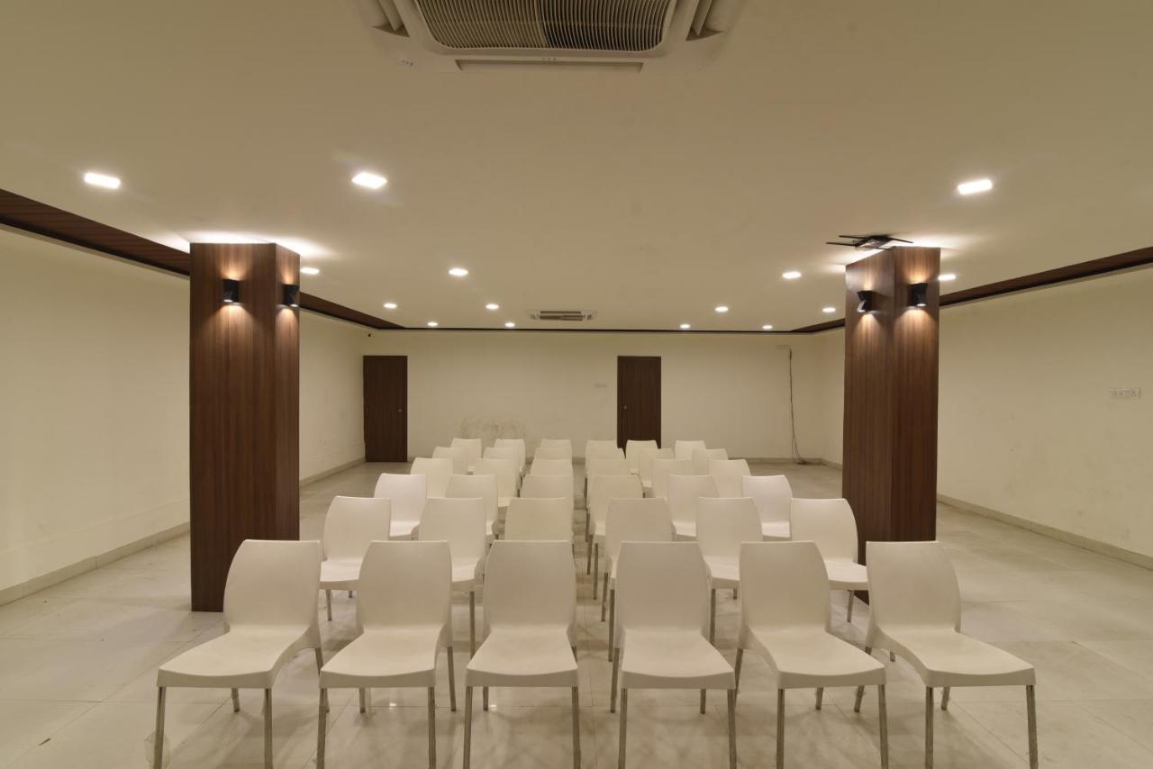 Hotel Clove Bijāpur Zewnętrze zdjęcie
