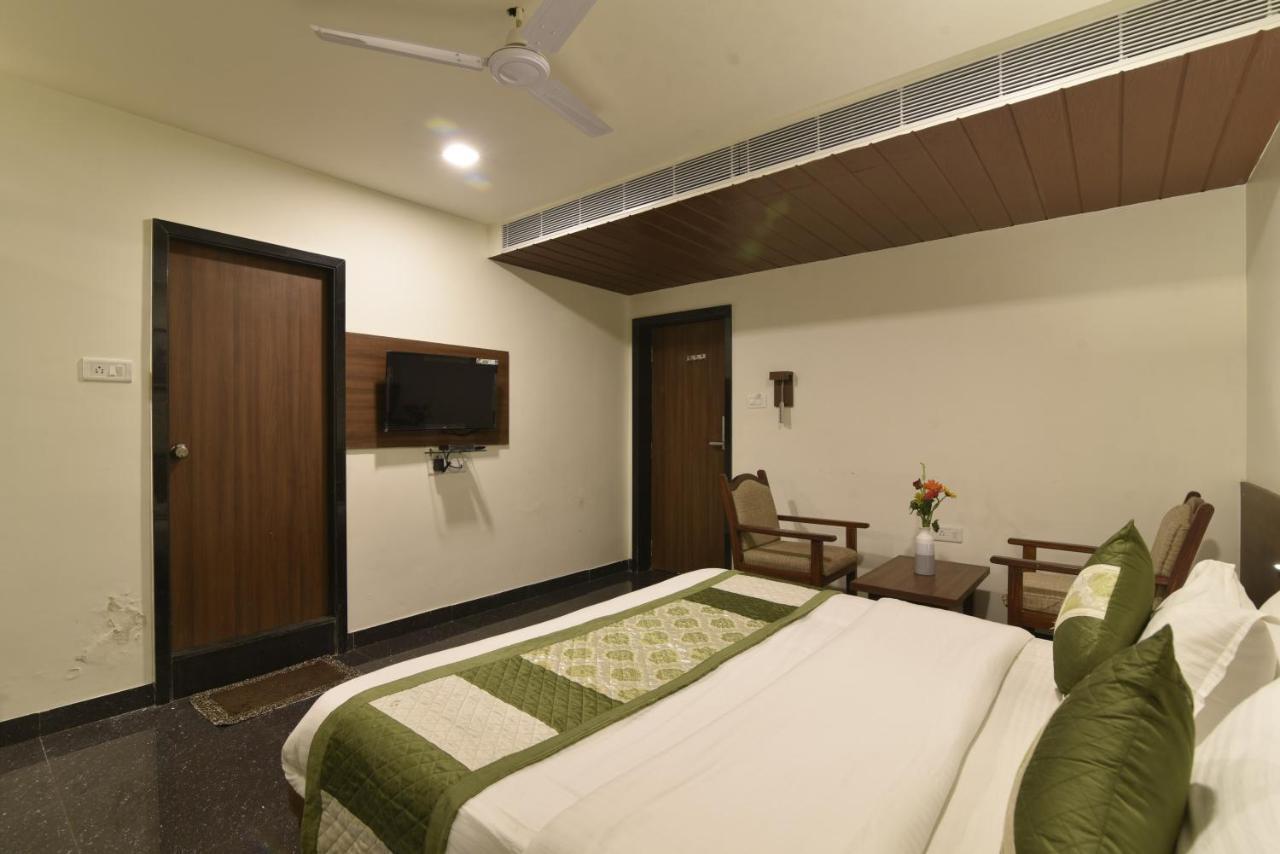 Hotel Clove Bijāpur Zewnętrze zdjęcie