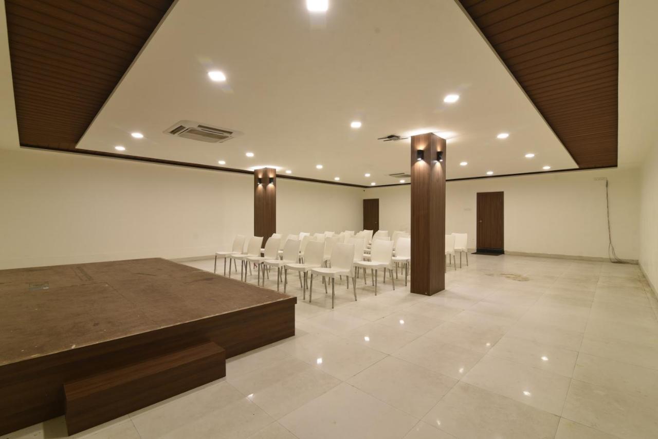 Hotel Clove Bijāpur Zewnętrze zdjęcie