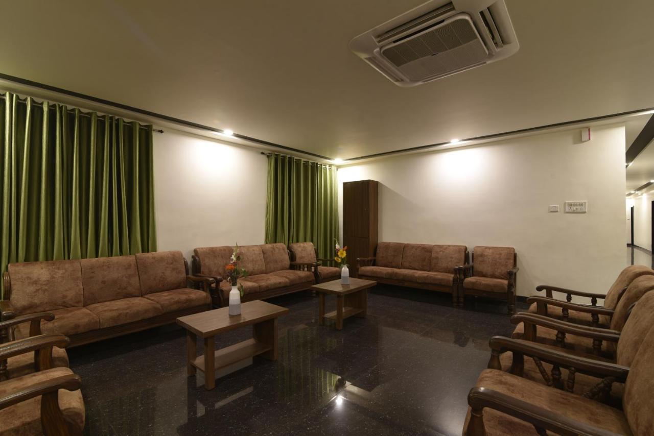 Hotel Clove Bijāpur Zewnętrze zdjęcie